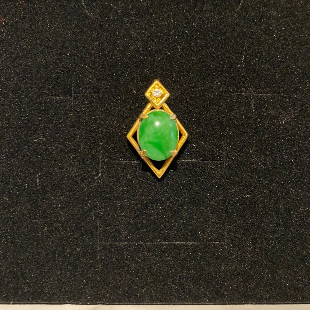 ELEGANT VINTAGE JADE PENDANTs